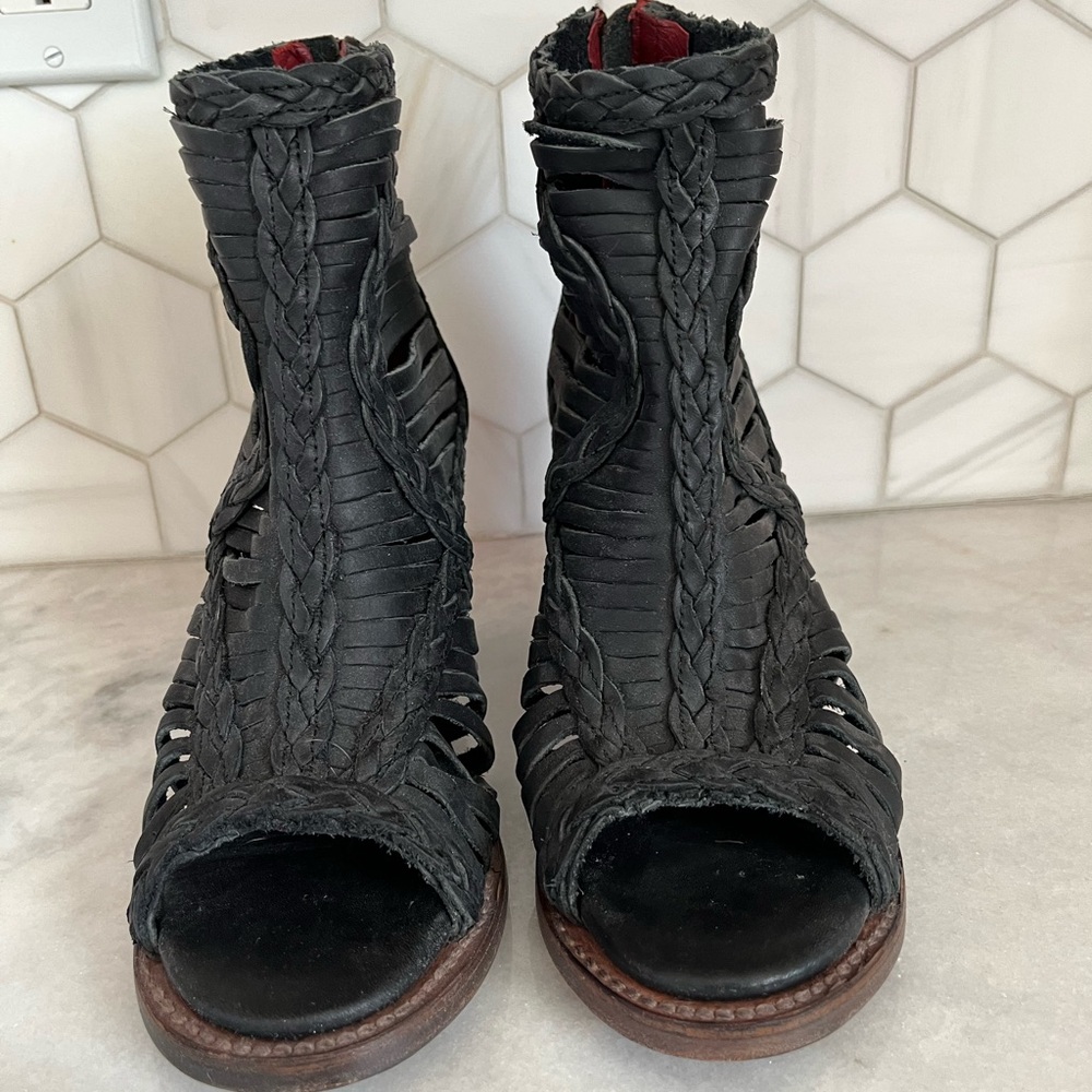 Freebird Bela Sandals- New